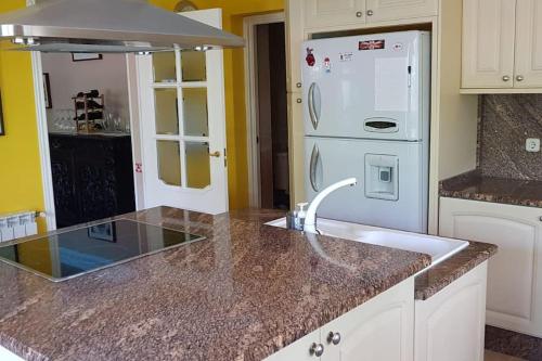 Konyha, Casa de lujo con piscina privada, cerca de Madrid in Alcala de Henares