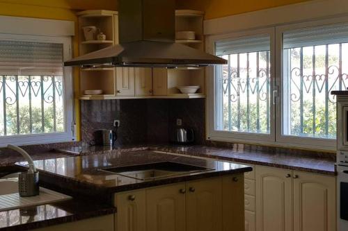 Konyha, Casa de lujo con piscina privada, cerca de Madrid in Alcala de Henares