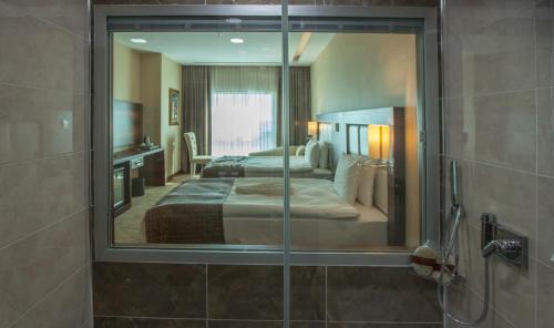 Mitannia Regency Hotel - image 13