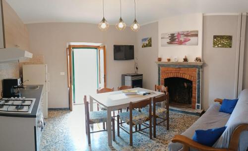 Konyha, La casa del sole in Trassilico