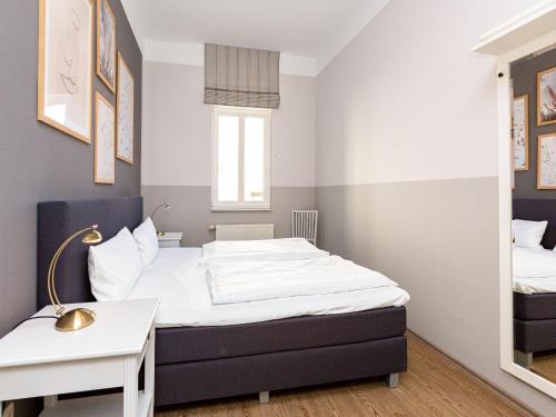 Two-Bedroom Apartment with Shower  image 7