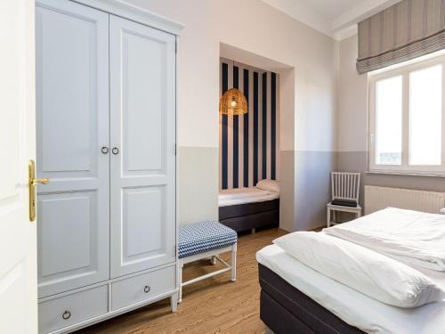 Two-Bedroom Apartment with Shower  image 2