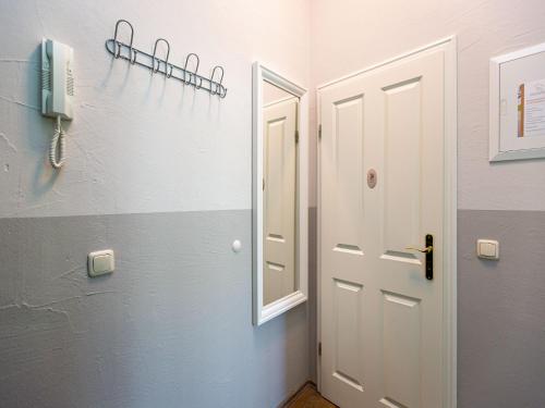 Two-Bedroom Apartment with Shower  image 1