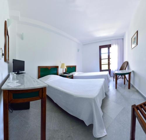 2 twin beds