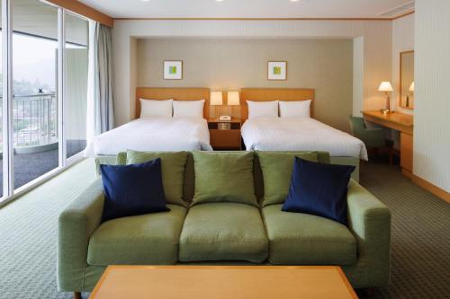 Zimmer mit 2 einzelbetten, deluxe, flussblick, 4 betten