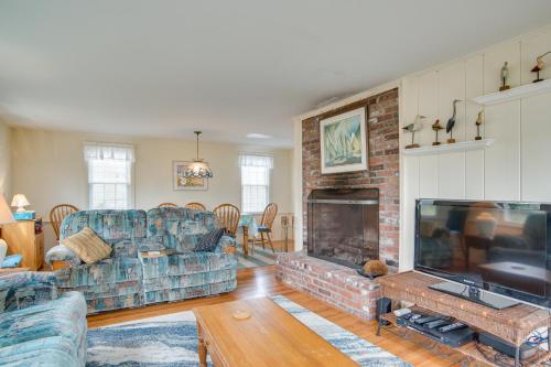 Walk To Beach: Chatham Gem W/ Ocean-view Sunroom! - 채텀