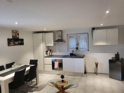 Schöne Einliegerwohnung 200m vom Wasser entfernt (Schone Einliegerwohnung 200m vom Wasser entfernt) in ชไตน์ อัม ไรน์