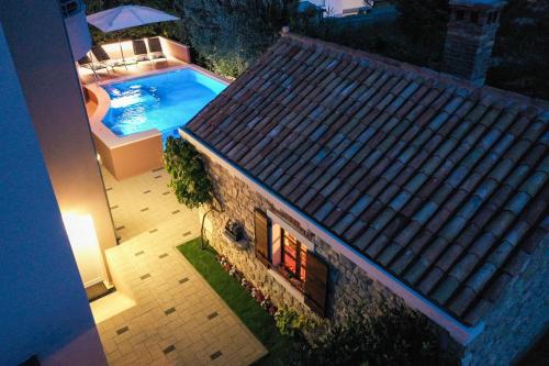 Pool apartment - Pension de famille - Nin