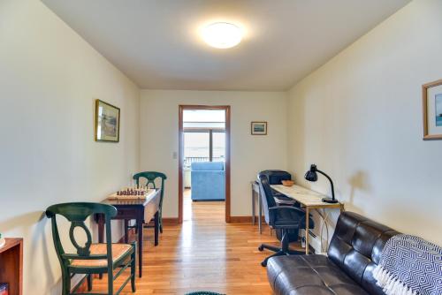 Waterfront Massachusetts Vacation Rental with Deck in Little Compton, USA