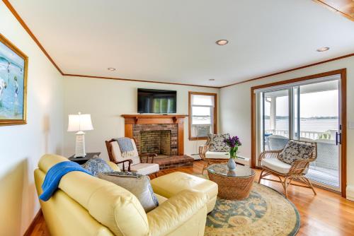 Waterfront Massachusetts Vacation Rental with Deck in Little Compton, USA