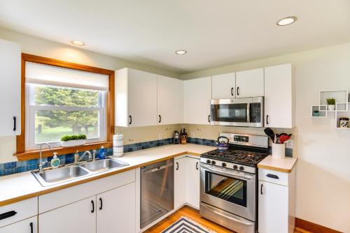 Waterfront Massachusetts Vacation Rental with Deck in Little Compton, USA
