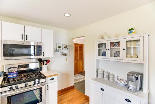 Waterfront Massachusetts Vacation Rental with Deck in Little Compton, USA