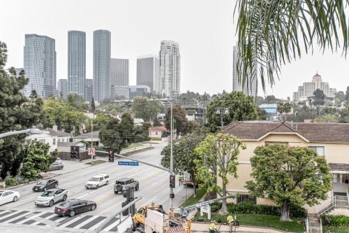 West LA 2br w rooftop courtyard LAX-1055 in Los Angeles, USA
