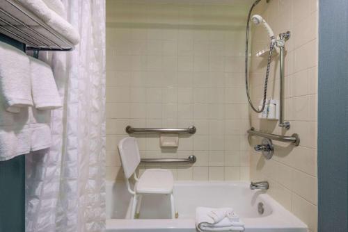 Wyndham Garden Kansas City Airport - image 4