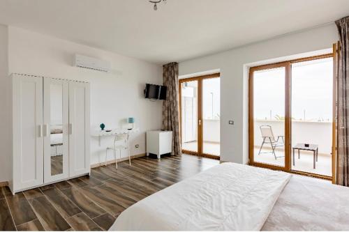 Manfredi Sea Room in Vieste