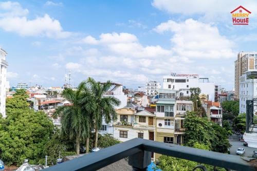 Uitzicht, Merry House Bach Duong near Cat Bi International Airport