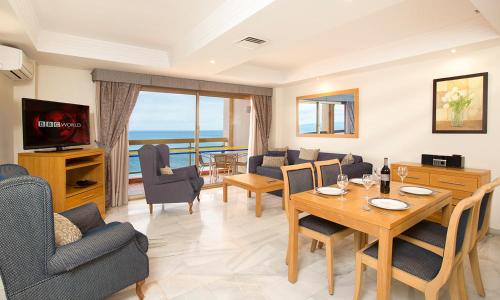 B&B Benalmádena Costa - 2 bedroom Penthouse Sea View Apartment within Sunset Beach Club - Bed and Breakfast Benalmádena Costa