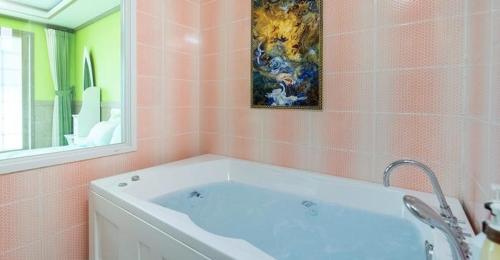 room detail thumbnail 2