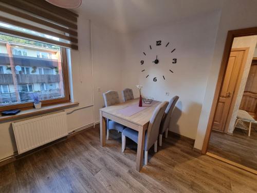 コルカス Apartment Kursi 3つ星 シングルルーム レストラン