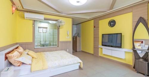 1 queen bed