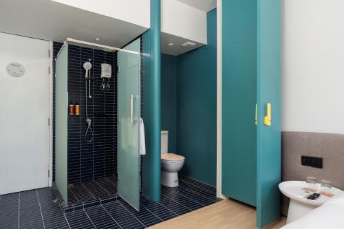 room detail thumbnail 2