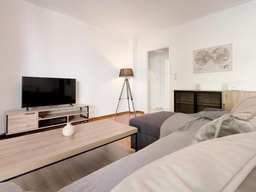 Metamorfoseos Spacious 120sqm apt in Alimos