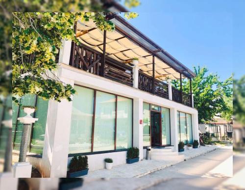 . Villa Adrian