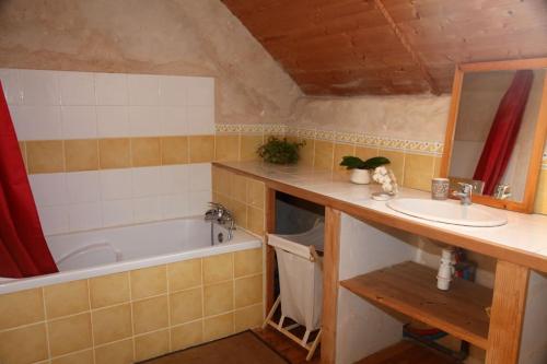 Sérénité à la ferme équestre (Serenite a la ferme equestre) in Lempzours