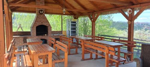 บริการและสิ่งอำนวยความสะดวก, Pensiunea turistica Retreat Belvedere in บอรส์