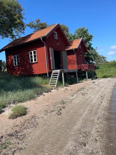 Trevligt hus & Sjöbod i mysiga Mollösund, Tången.