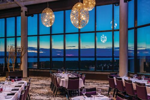 Restaurant, Grand Traverse Resort and Spa in Acme (MI)