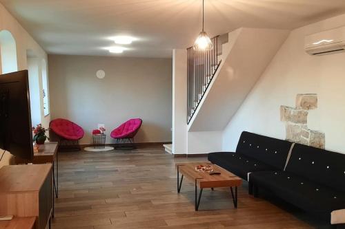 Holiday Home For 8 people, POOL + SEA view in Vilanija