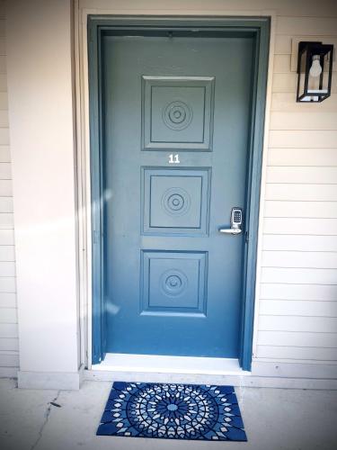 Modern Room 10-Newly Renovated in Roscommon, USA