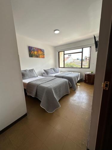 1 double bed, 1 twin bed