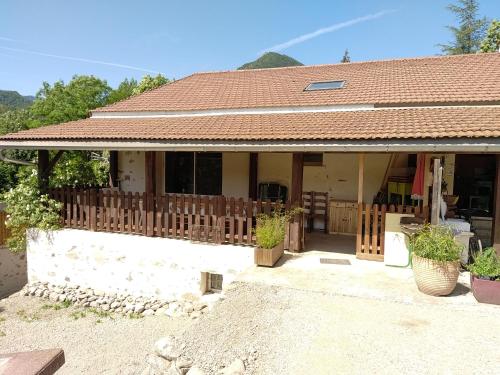 Les amandiers gîte à louer Champdalène