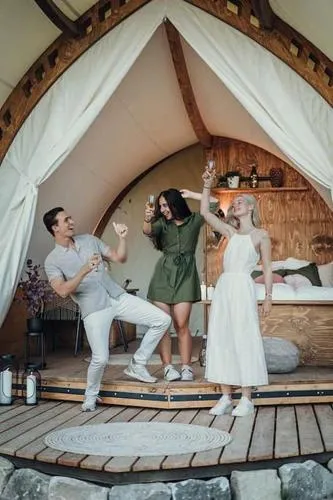 WOW magisches Luxus Glamping mit Pool im Paradies in Bad Salzdetfurth, Deutschland