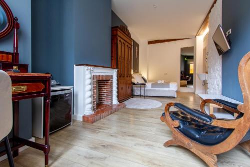 room detail thumbnail 1