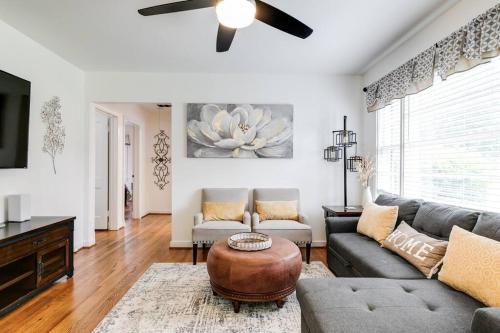 RF Central location w fenced backyard FIRE-PIT