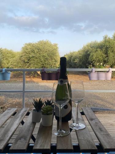 Kilátás, בקתה במטע מושב אליעד in Eliad