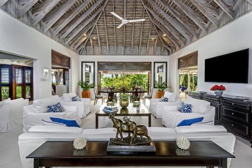Luxurious 5-bedroom cottage with Private Pool