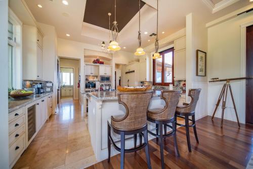 Rainbow Hale Estate 4 Br Home – Ka'anapali, HI