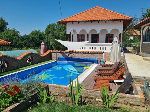 Apartment with Pool View 