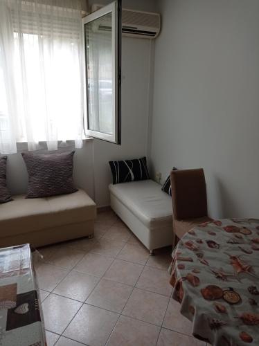 Nice and cozy two single bed room, Split (photo 3)