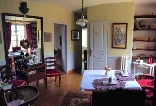 La grand' maison in Plaimpied-Givaudins