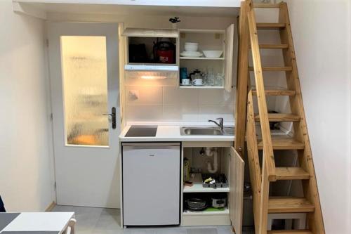 One-Bedroom Apartment image 5