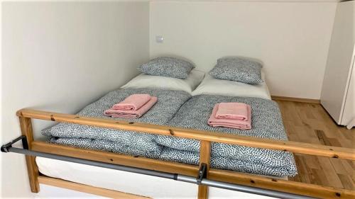 One-Bedroom Apartment image 4