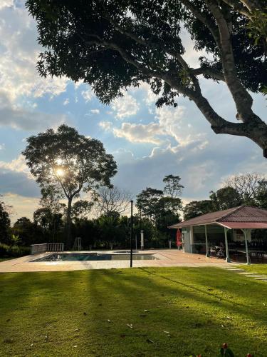 สภาพแวดล้อมโดยรอบ, La Posada Circa in มอนเตเนโกร