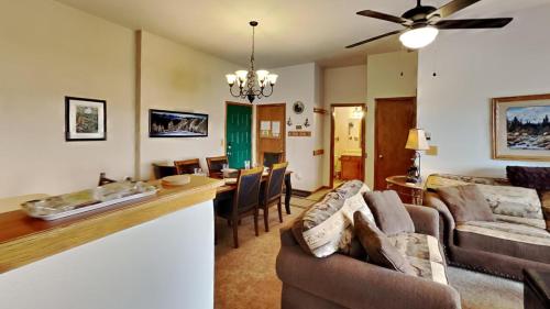 CC102 Buffalo Village in Silverthorne, USA
