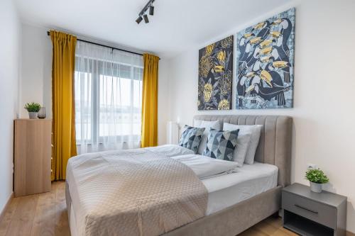 Brand new central flat - image 5