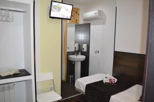 Hostal El Brezo - image 5